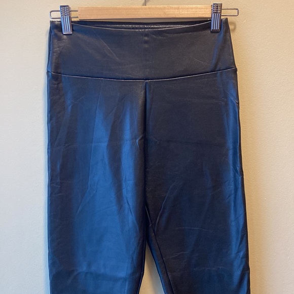 ✨BRAND NEW✨ BLACK FAUX LEATHER LEGGINGS - Picture 2 of 5